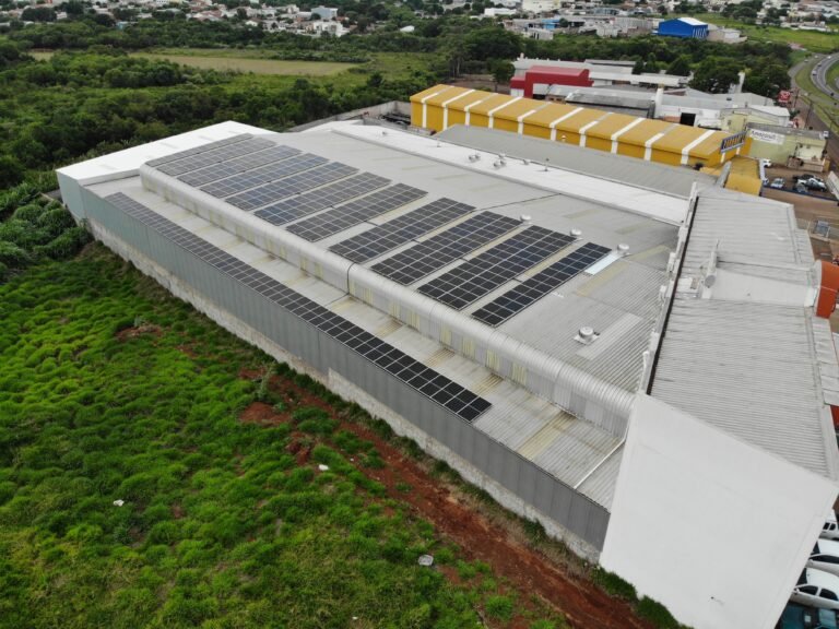 Energia solar industrial em Cascavel — Alumínios Corso