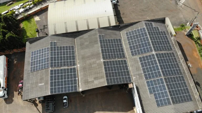 Energia solar empresarial em Cascavel — LÍDER RECAPAGEM