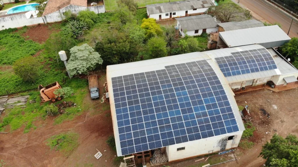 Energia solar empresarial em Cascavel — Manobral Madeiras