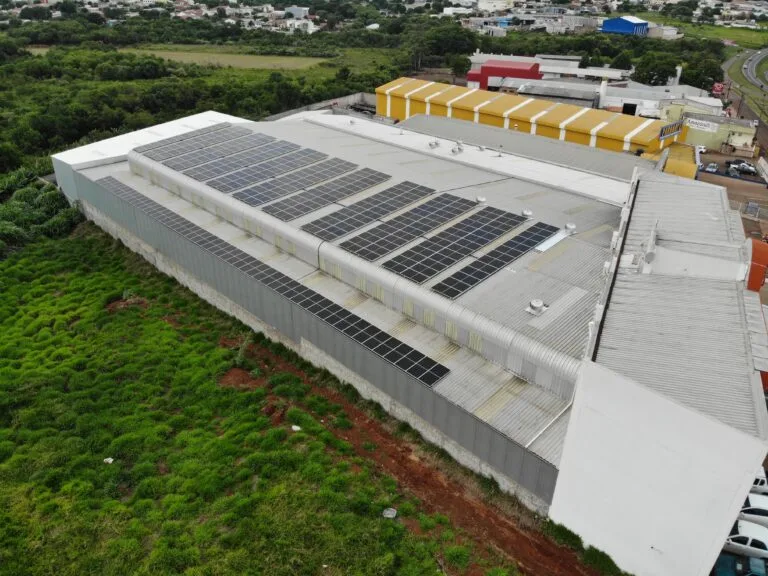 Energia solar industrial em Cascavel — Alumínios Corso